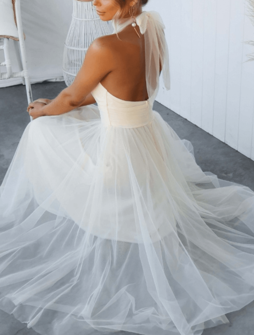 Effortlessly Elegant Dress with a Timeless Design