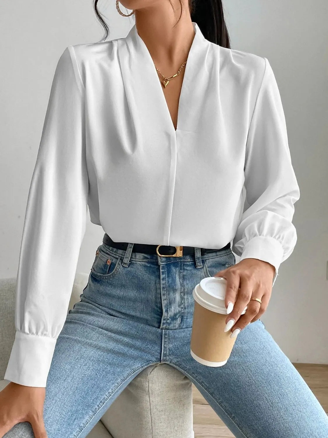 Effortlessly Elegant Shirt with a Timeless Design
