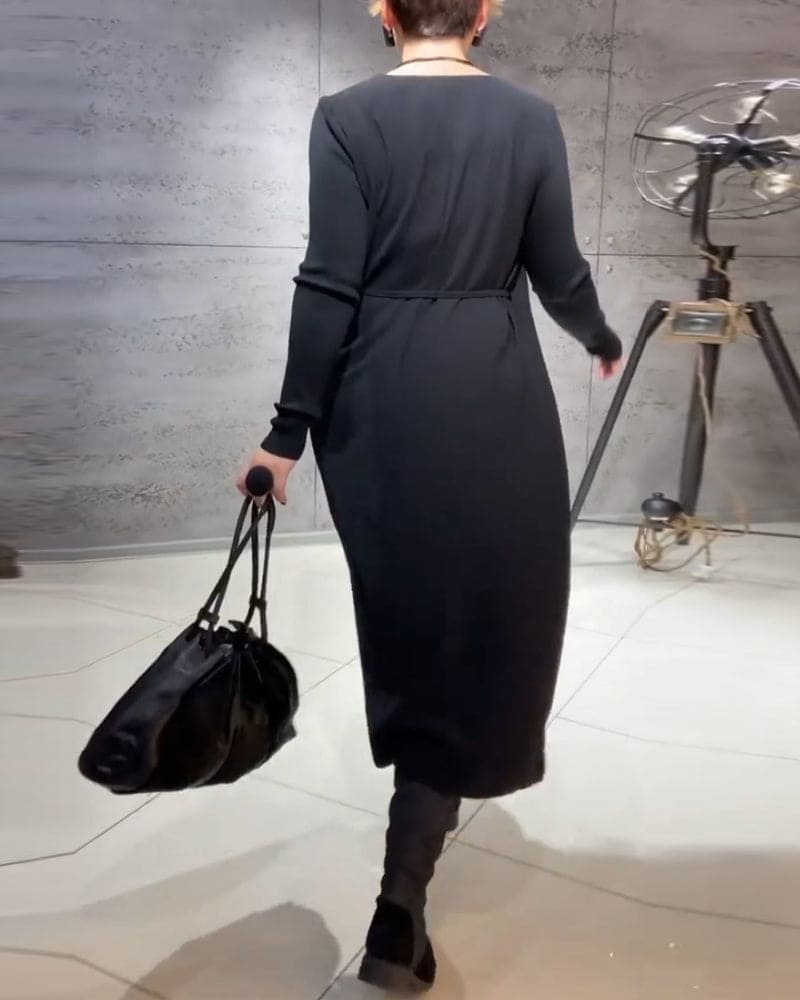 Well Tailored Dress with a Graceful Silhouette