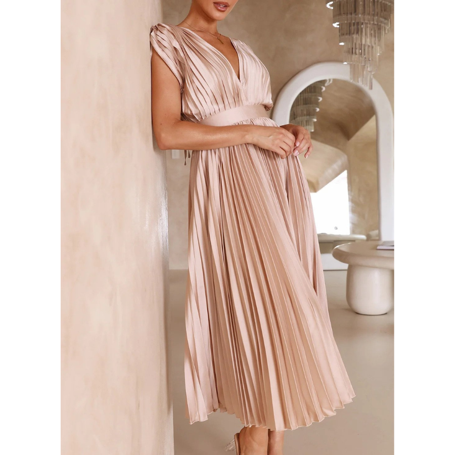 Well Tailored Dress with a Graceful Silhouette