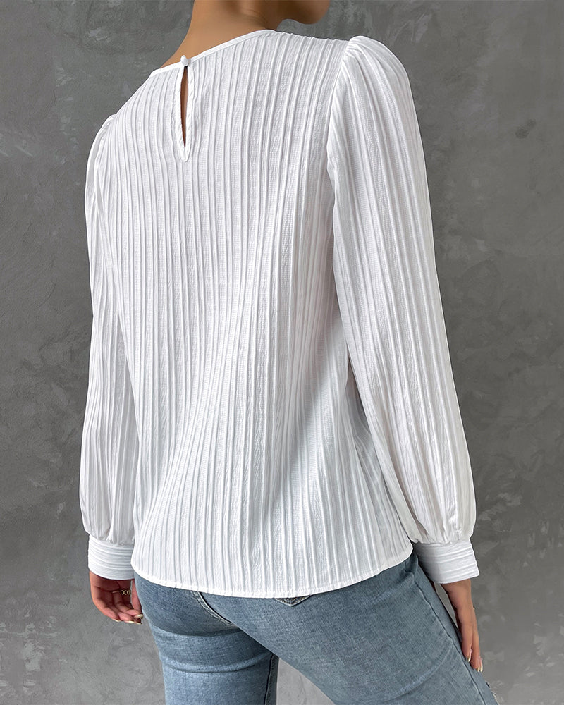 Effortlessly Elegant Blouse with a Timeless Design