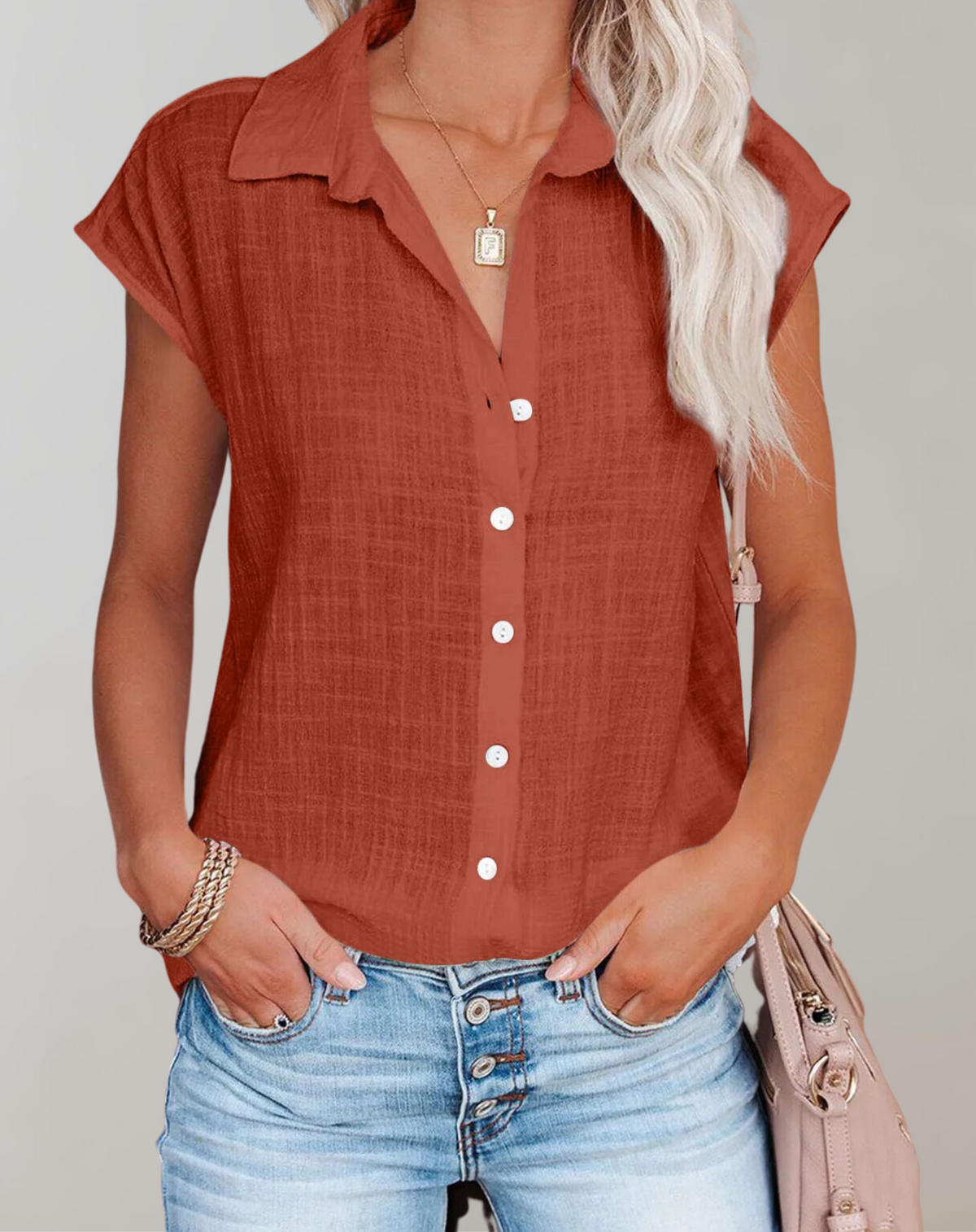 Well Tailored Shirt with a Graceful Silhouette