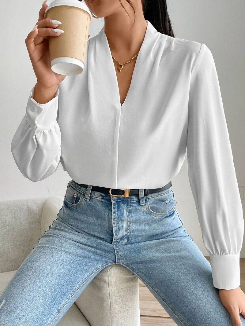 Effortlessly Elegant Shirt with a Timeless Design