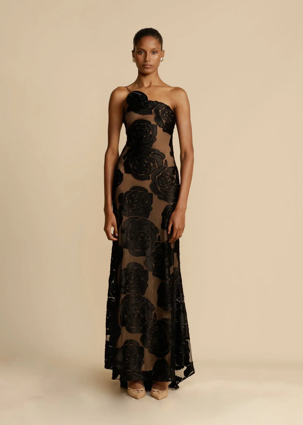 Effortlessly Elegant Dress with a Timeless Design