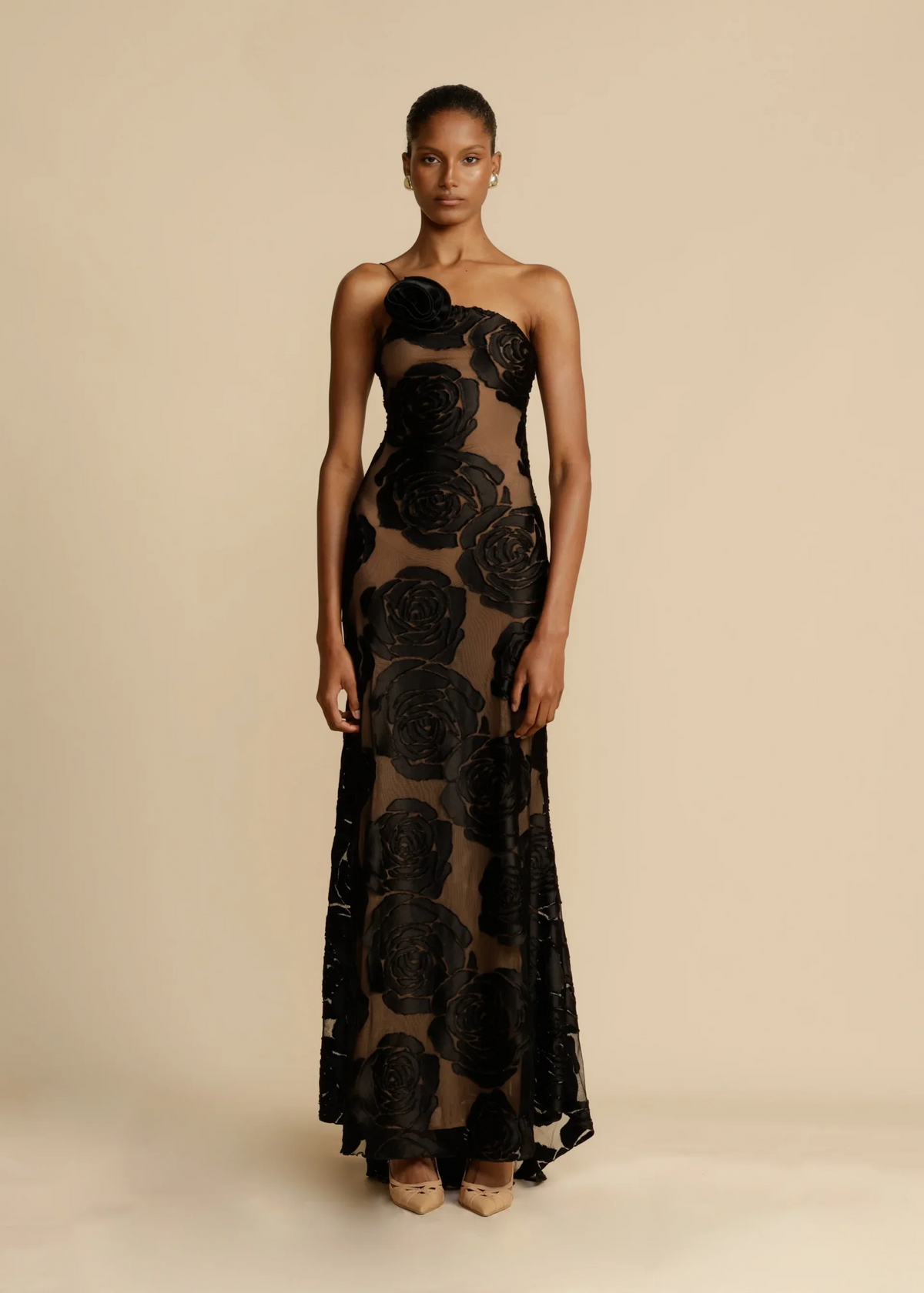 Effortlessly Elegant Dress with a Timeless Design