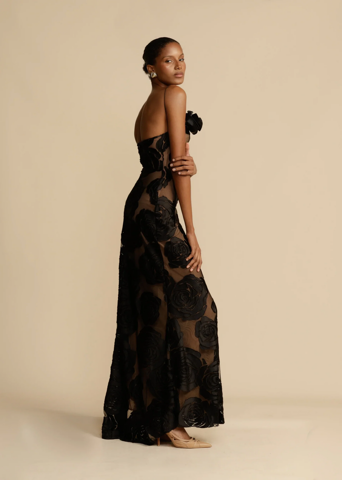 Effortlessly Elegant Dress with a Timeless Design