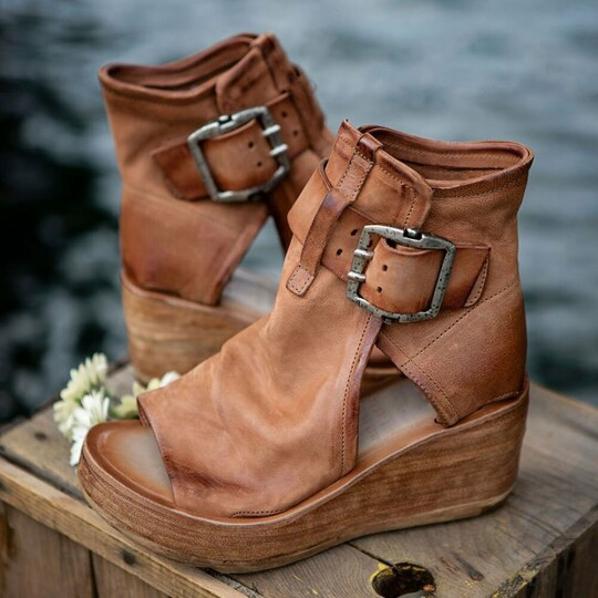 Chic Orthopedic Sandals with Unique Design