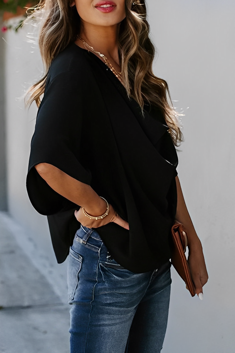 Effortlessly Elegant Blouse with a Timeless Design