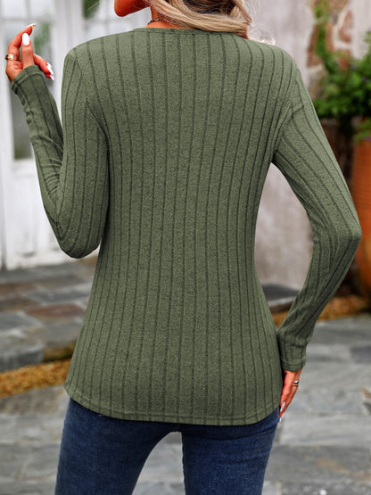 Effortlessly Elegant T-Shirt with a Timeless Design