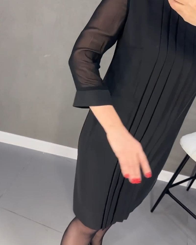 Classic Vintage Dress with a Flattering Fit