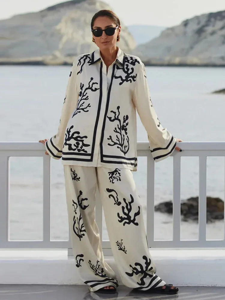 Well Tailored Blouse with a Graceful Silhouette