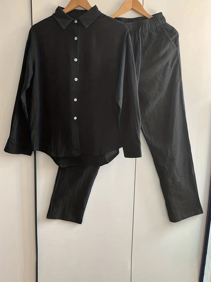 Classic Vintage Shirt with a Flattering Fit