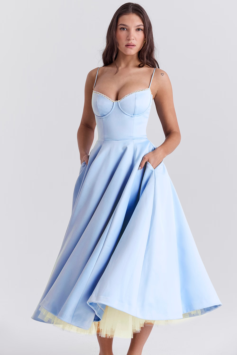 Beautifully Finished Dress in a Timeless Design