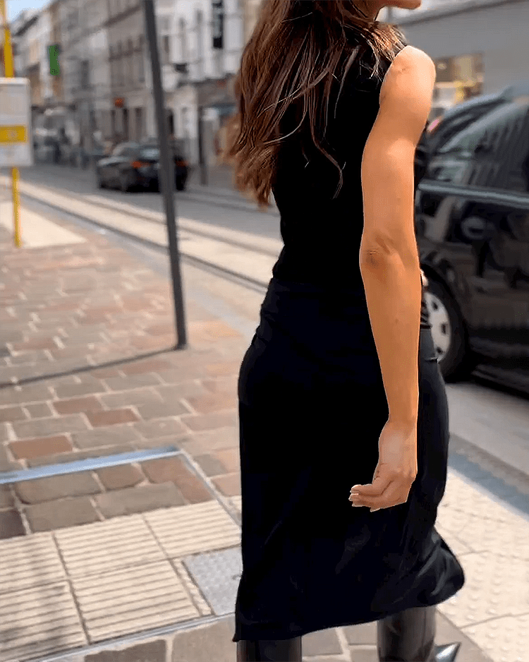 Beautifully Crafted Dress in a Classic Style
