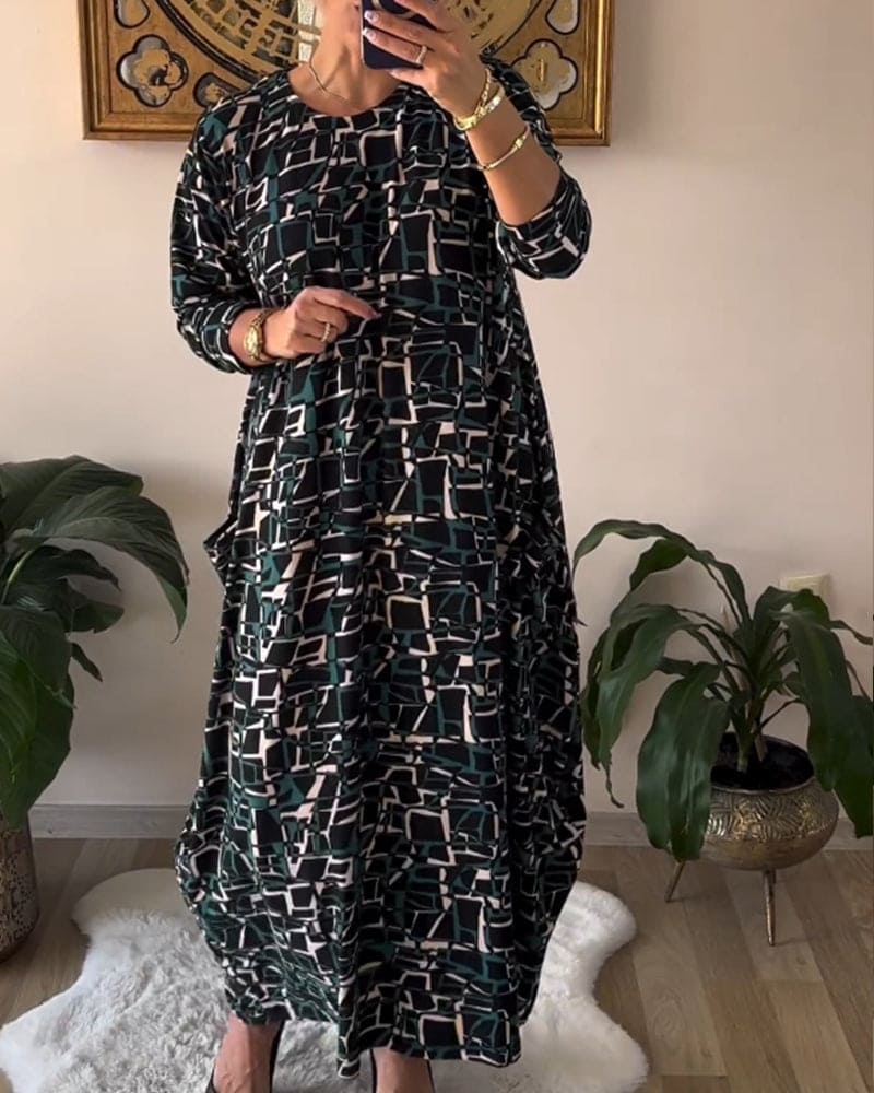Classic Vintage Dress with a Flattering Fit