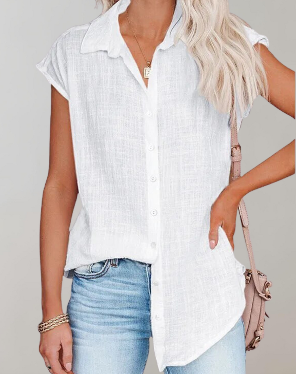 Well Tailored Shirt with a Graceful Silhouette