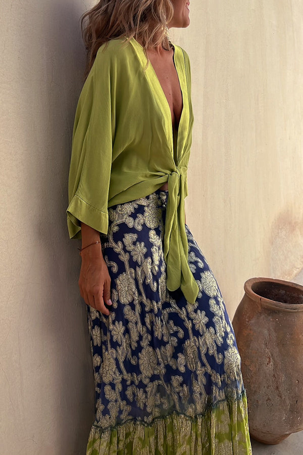 Effortlessly Elegant Blouse with a Timeless Design