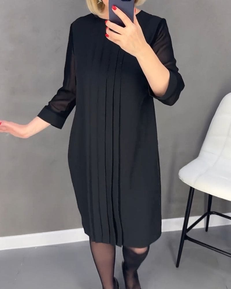 Classic Vintage Dress with a Flattering Fit