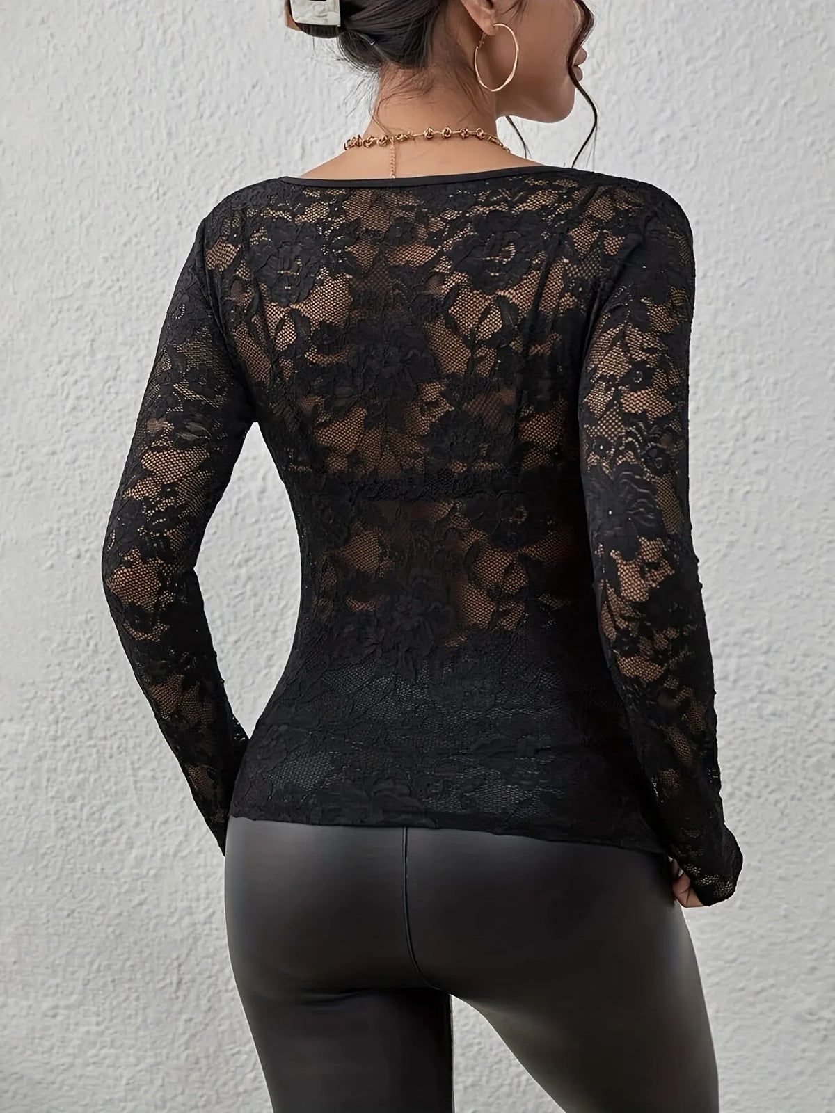 Effortlessly Elegant Shirt with a Timeless Design