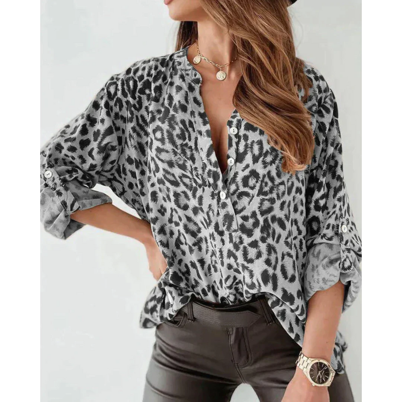 Classic Vintage Shirt with a Flattering Fit