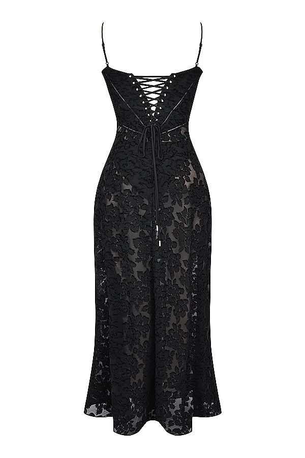 Well Tailored Dress with a Graceful Silhouette