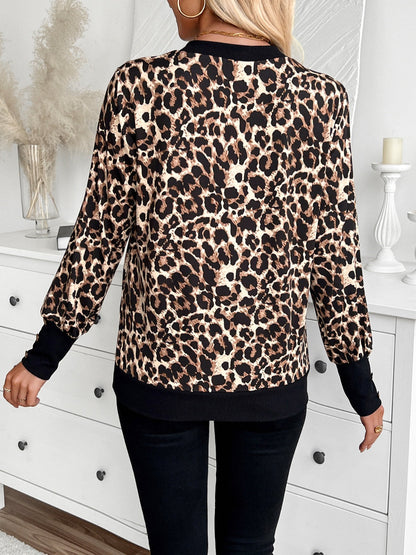 Effortlessly Elegant T-Shirt with a Timeless Design