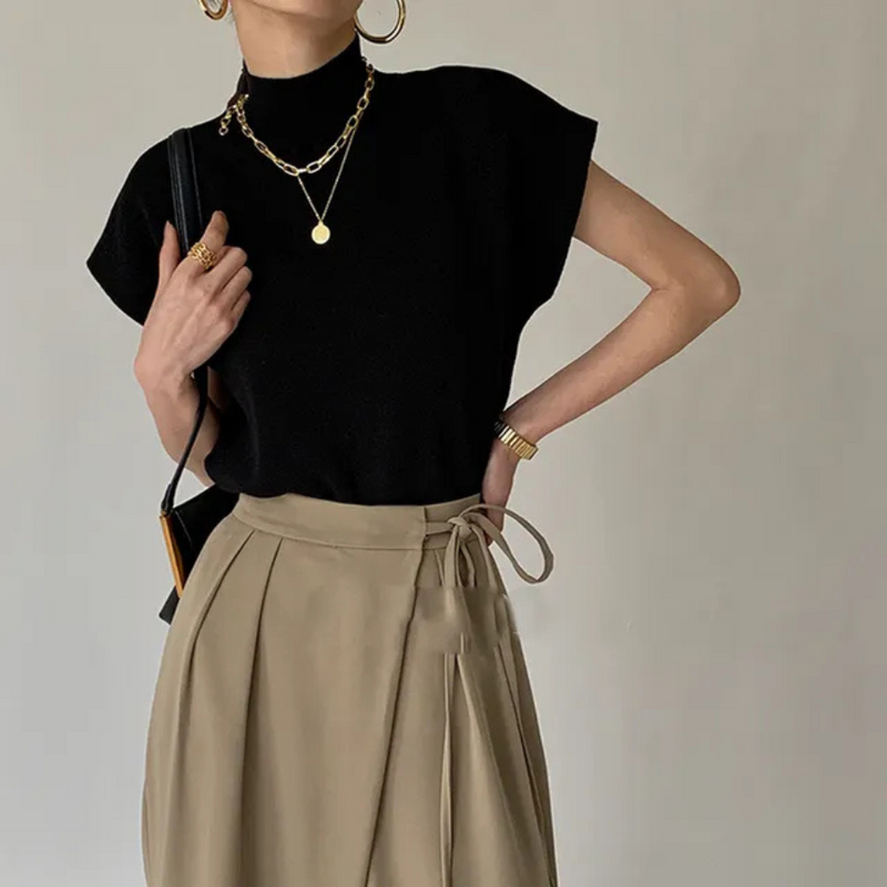 Well Tailored T-Shirt with a Graceful Silhouette