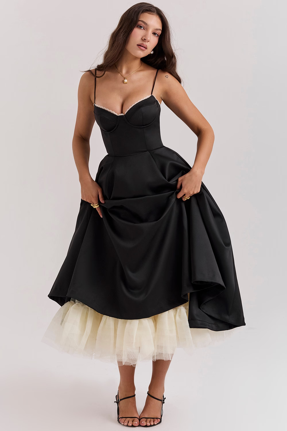 Beautifully Finished Dress in a Timeless Design