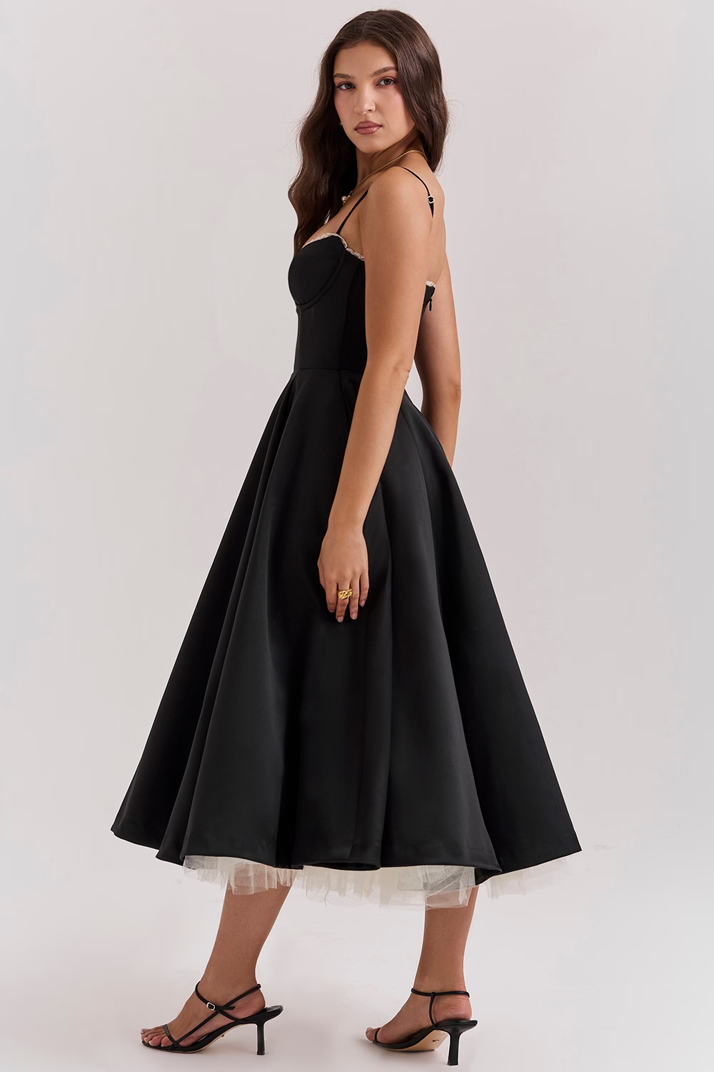 Beautifully Finished Dress in a Timeless Design