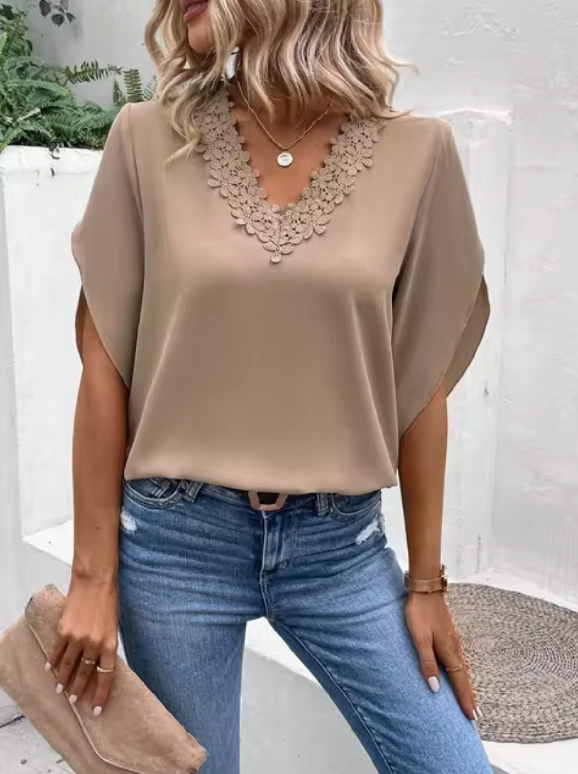 Effortlessly Elegant Shirt with a Timeless Design