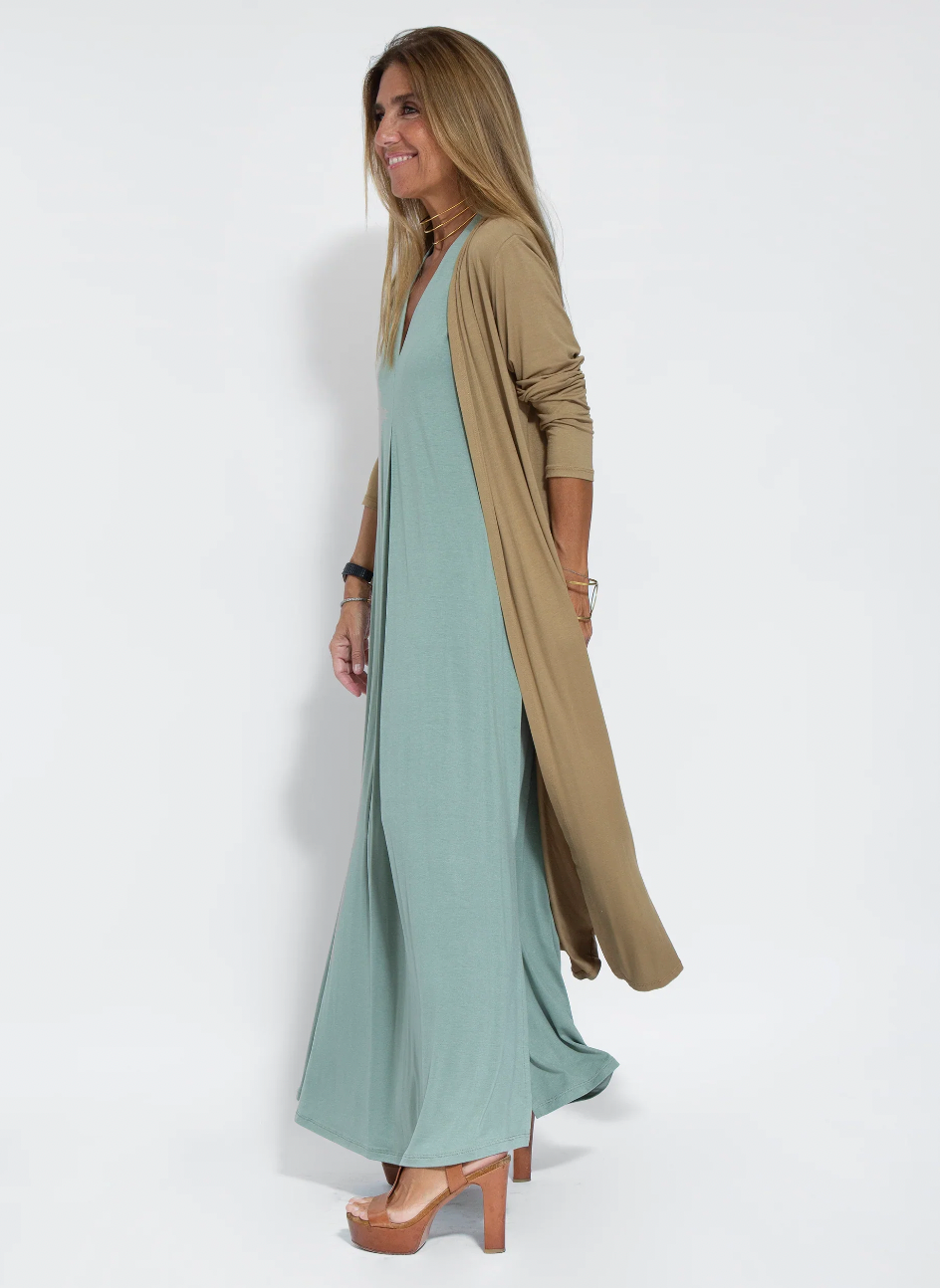 Effortlessly Elegant Dress with a Timeless Design