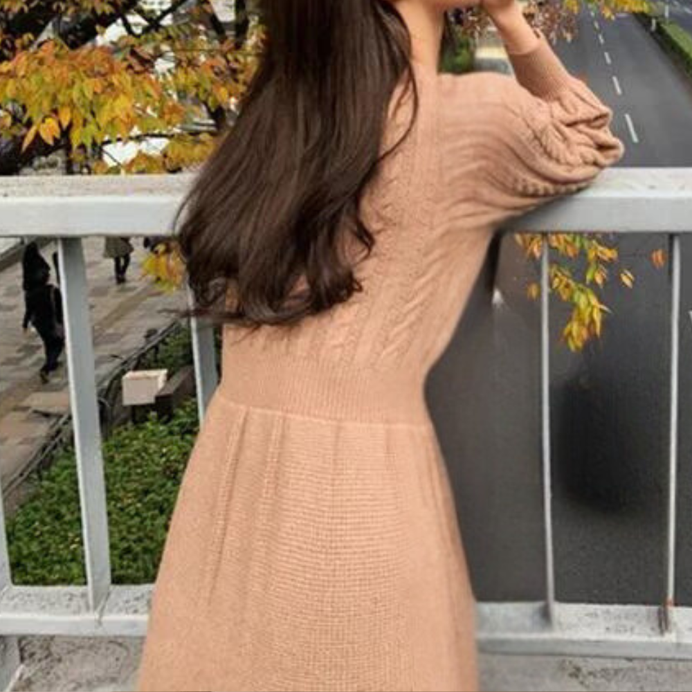 Beautifully Finished Dress in a Timeless Design