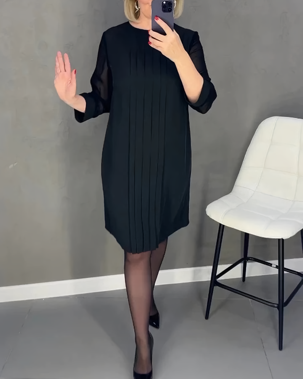 Beautifully Finished Dress in a Timeless Design