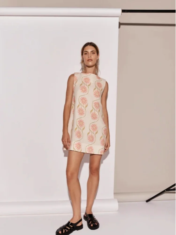 Well Tailored Dress with a Graceful Silhouette
