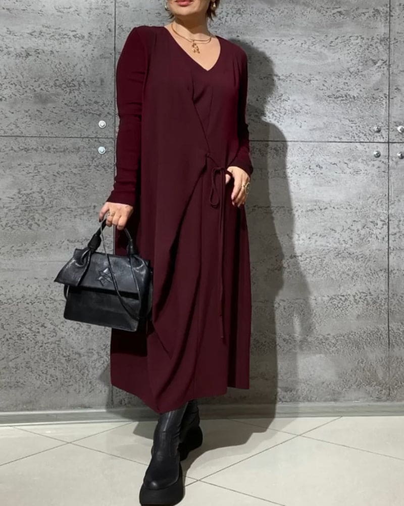 Well Tailored Dress with a Graceful Silhouette