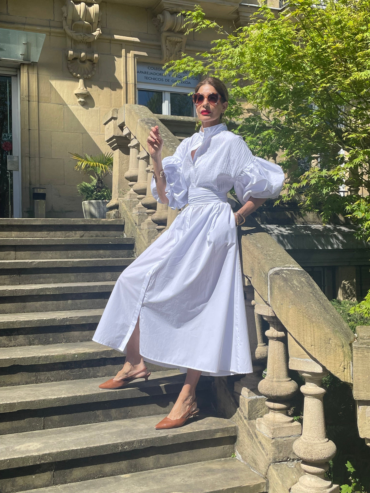 Beautifully Finished Dress in a Timeless Design