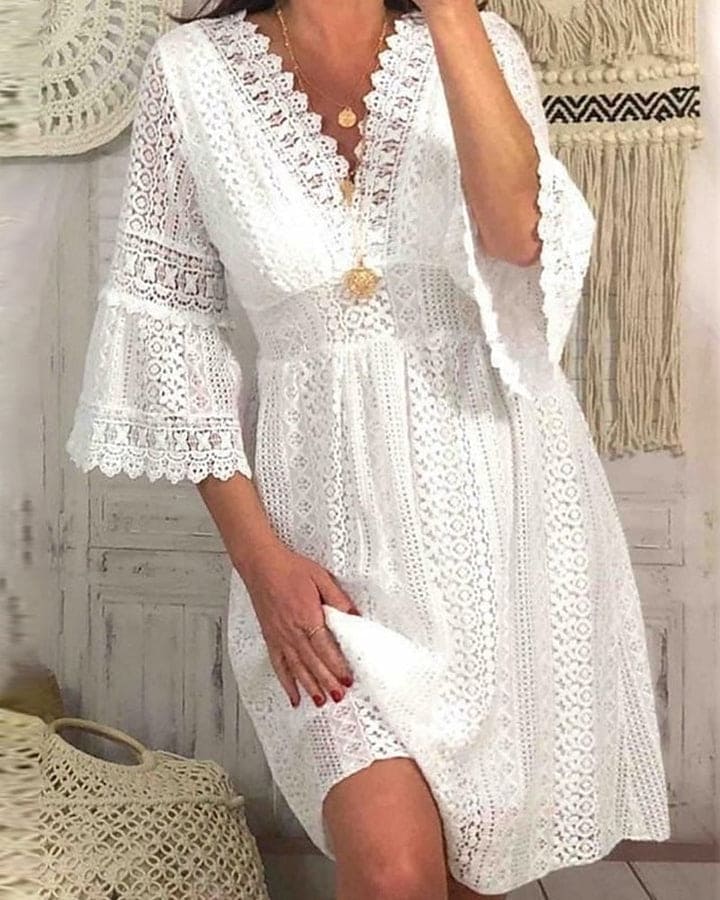Effortlessly Elegant Dress with a Timeless Design