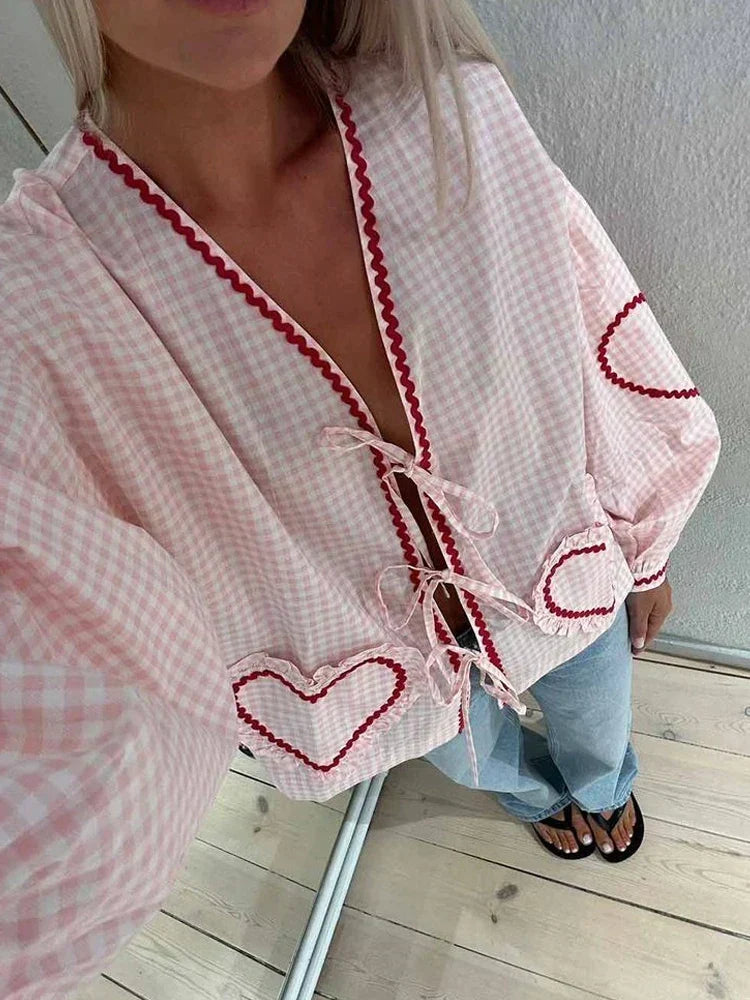 Effortlessly Elegant Blouse with a Timeless Design