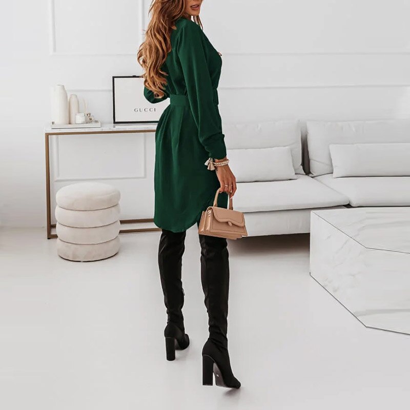 Well Tailored Blouse with a Graceful Silhouette