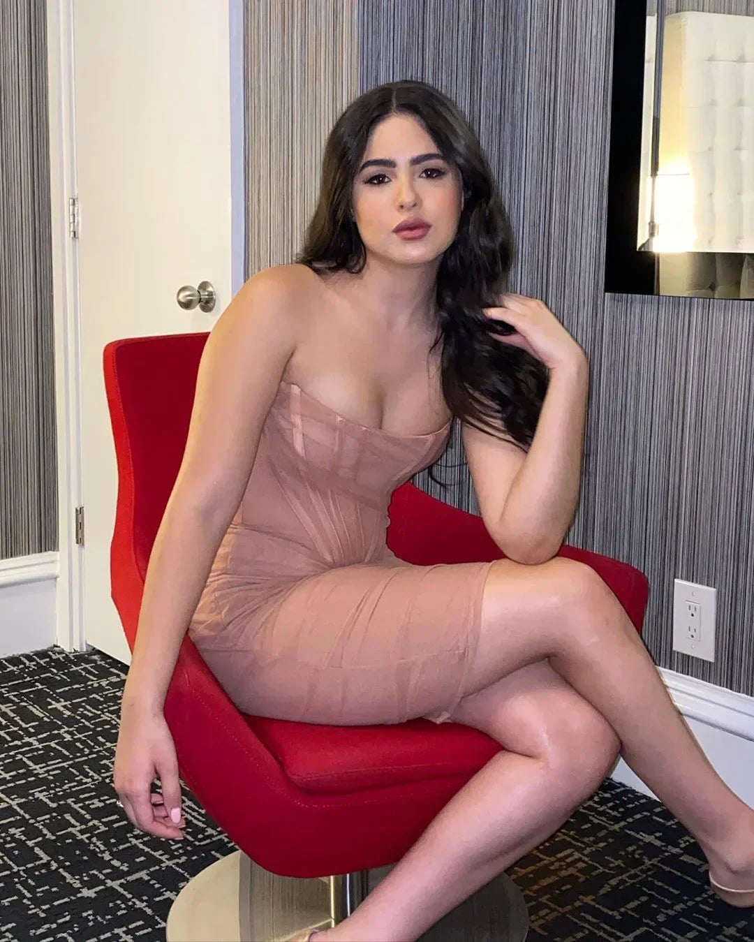 Classic Vintage Dress with a Flattering Fit