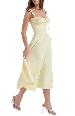 Beautifully Finished Dress in a Timeless Design
