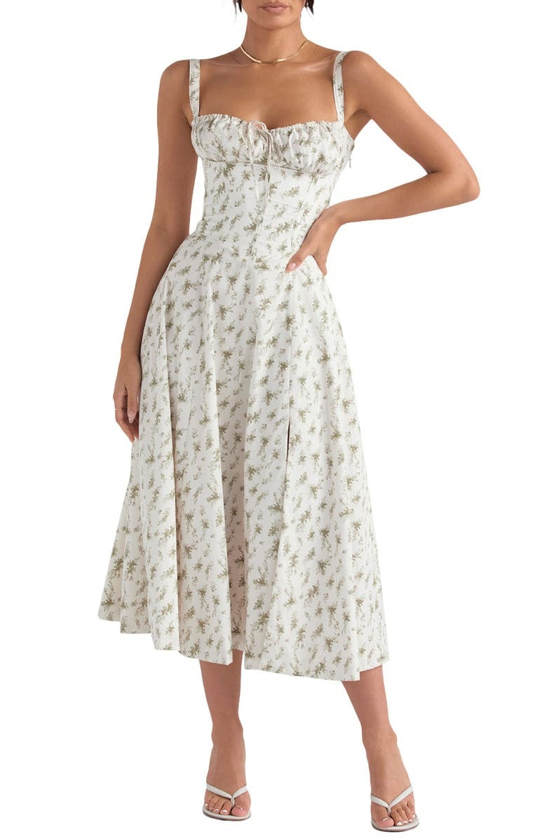 Gracefully Styled Dress for Any Occasion