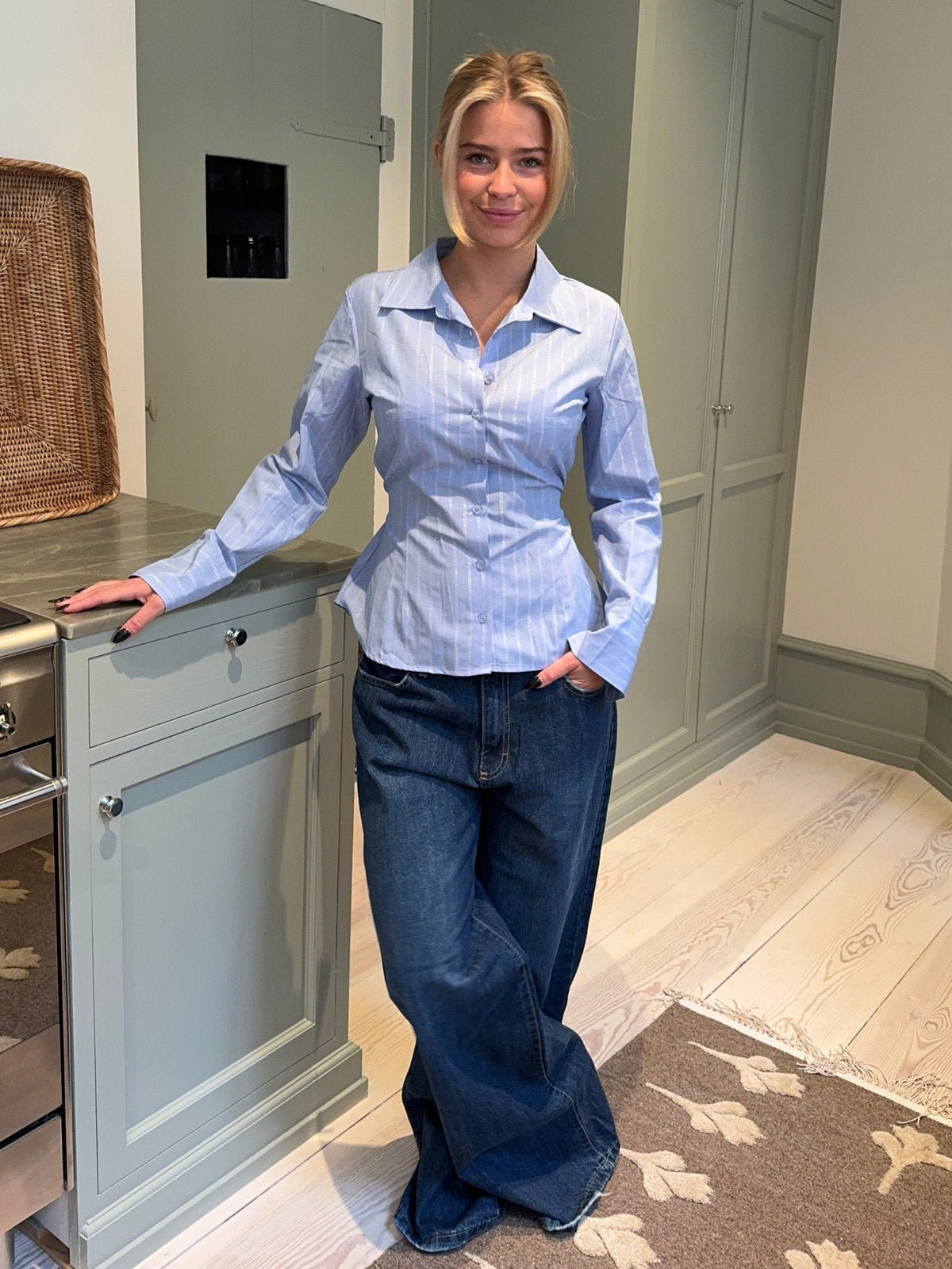 Classic Vintage Blouse with a Flattering Fit