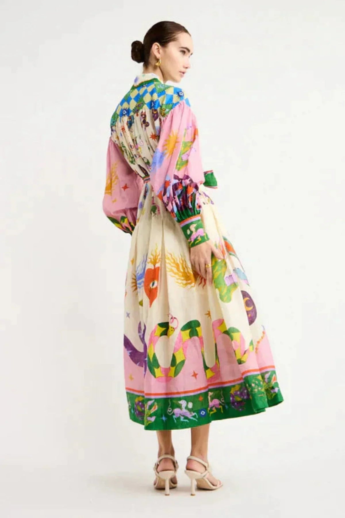 Well Tailored Dress with a Graceful Silhouette