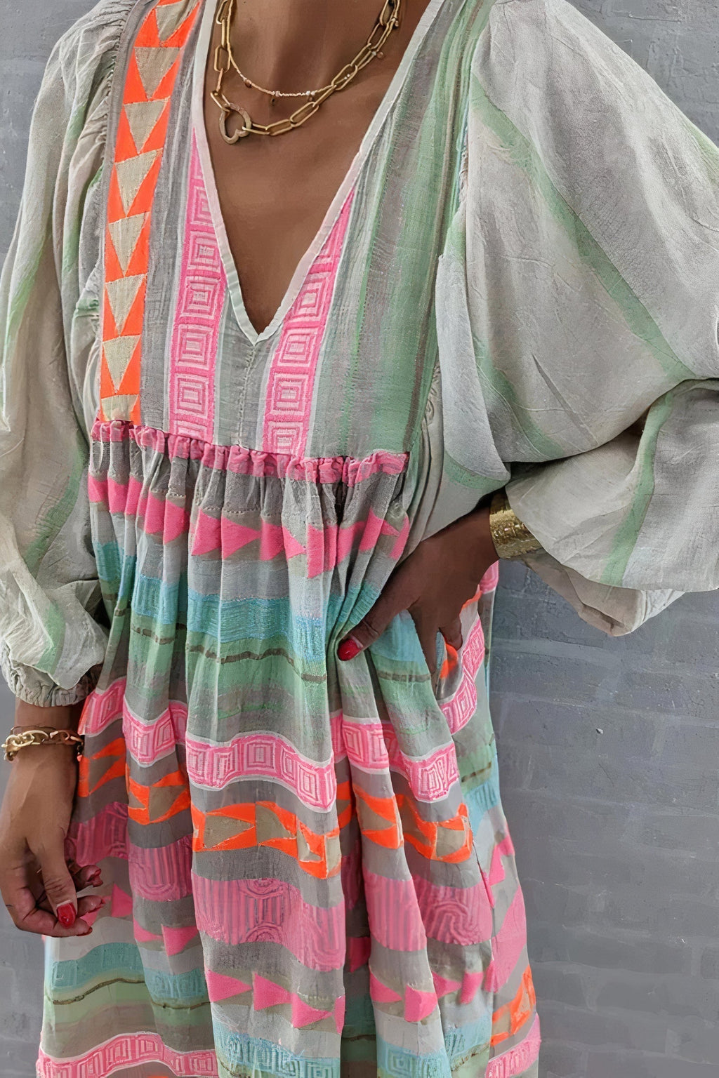 Beautifully Finished Dress in a Timeless Design