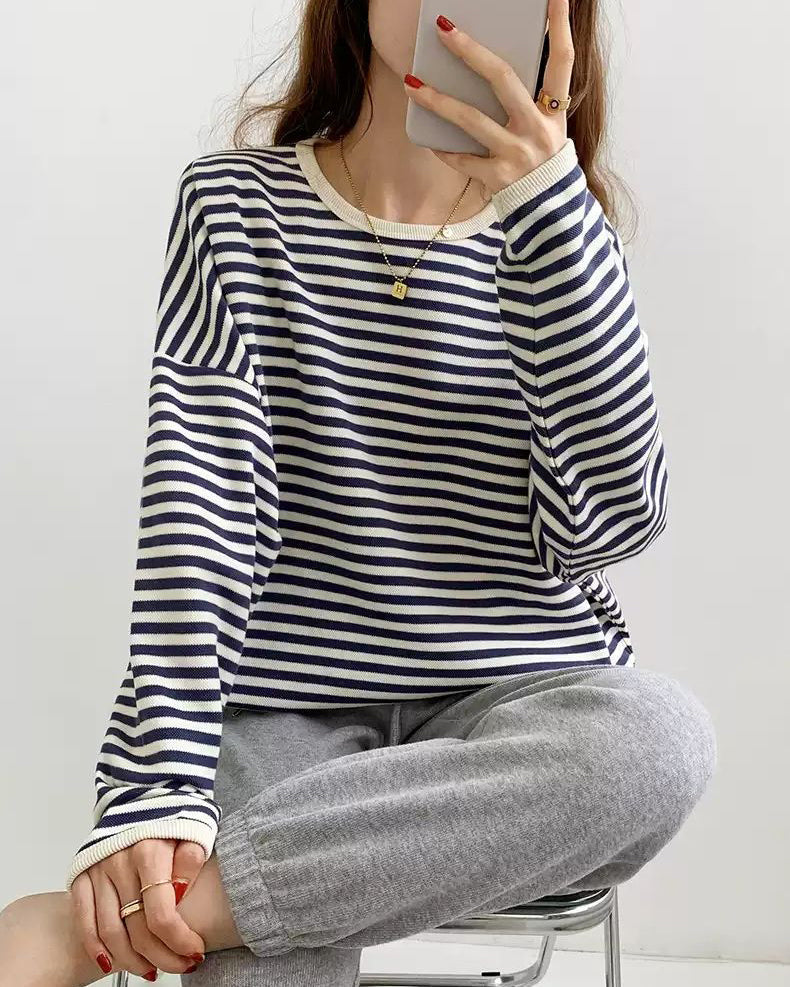 Effortlessly Elegant Sweater with a Timeless Design