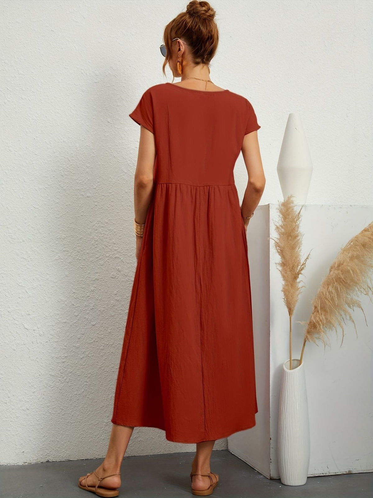 Beautifully Crafted Dress in a Classic Style