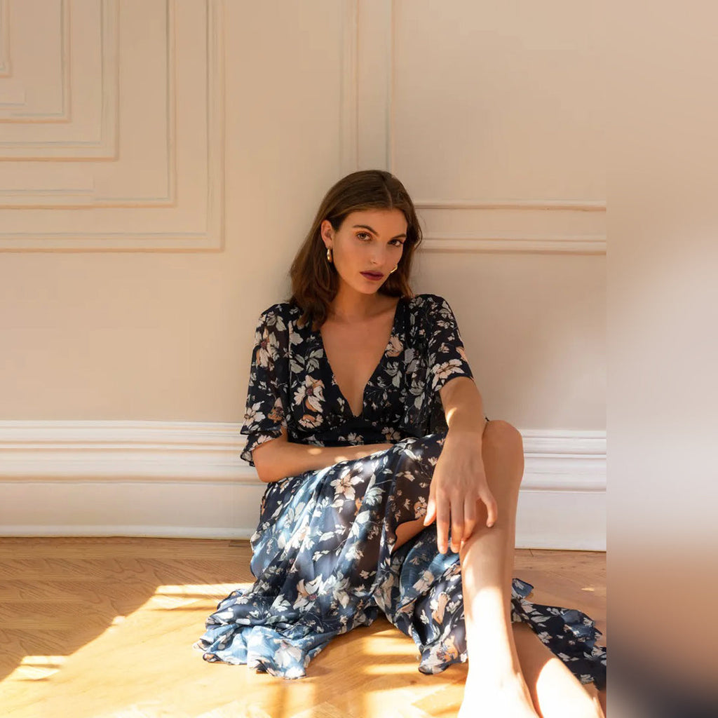 Beautifully Finished Dress in a Timeless Design