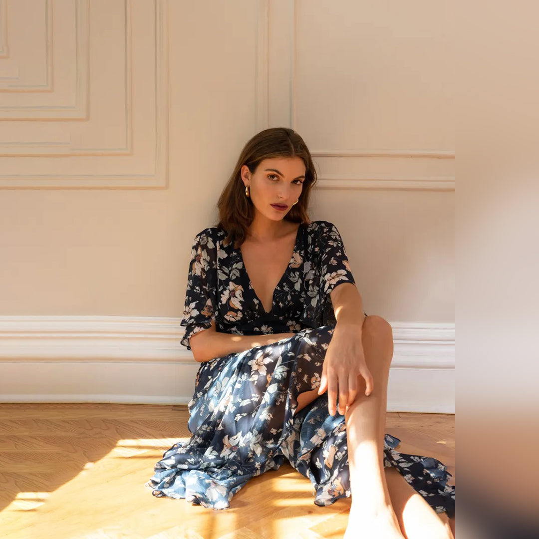 Beautifully Finished Dress in a Timeless Design