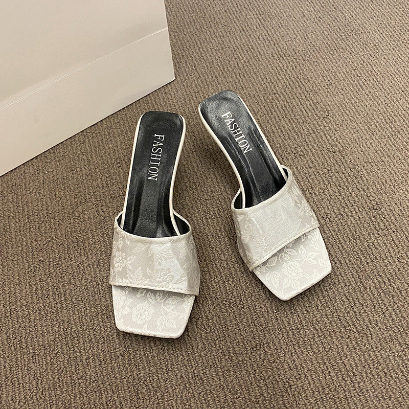 Graceful Orthopedic Sandals for Modern Look
